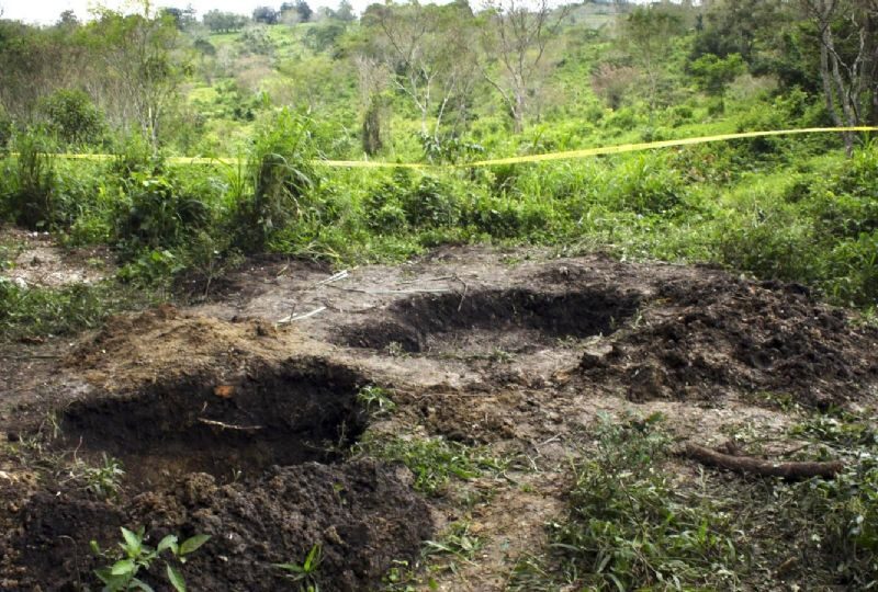 Más de 50 cuerpos hallados en fosas en Michoacán