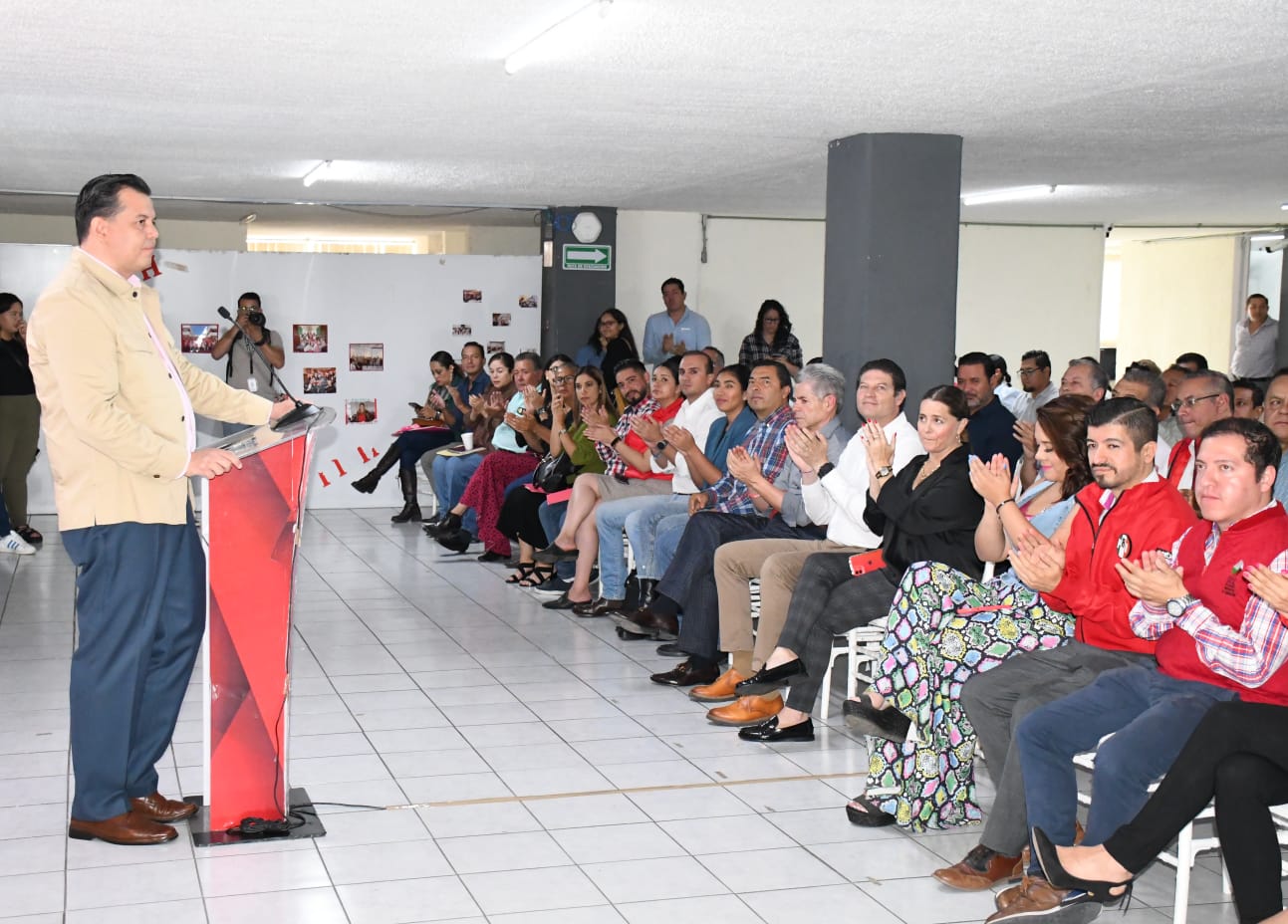 Alfonso se inscribe a curso en el PRI