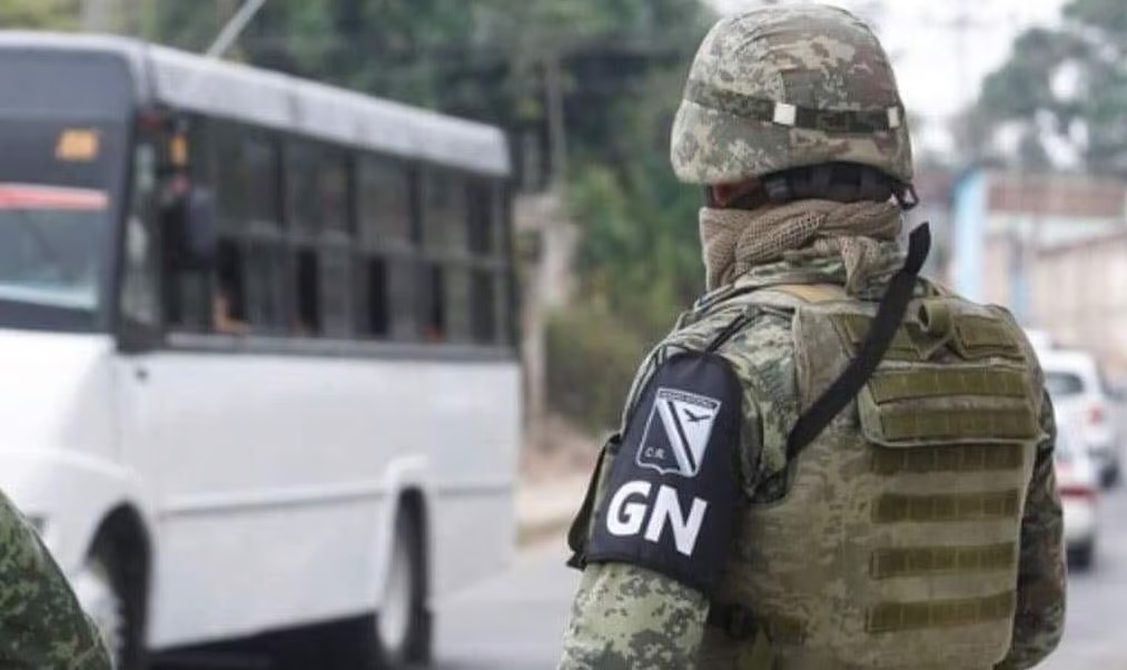 Delincuentes asaltan a elementos de la Guardia Nacional en Michoacán