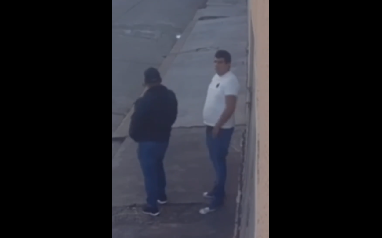 Graban a dos presuntos delincuentes abriendo negocio para robar