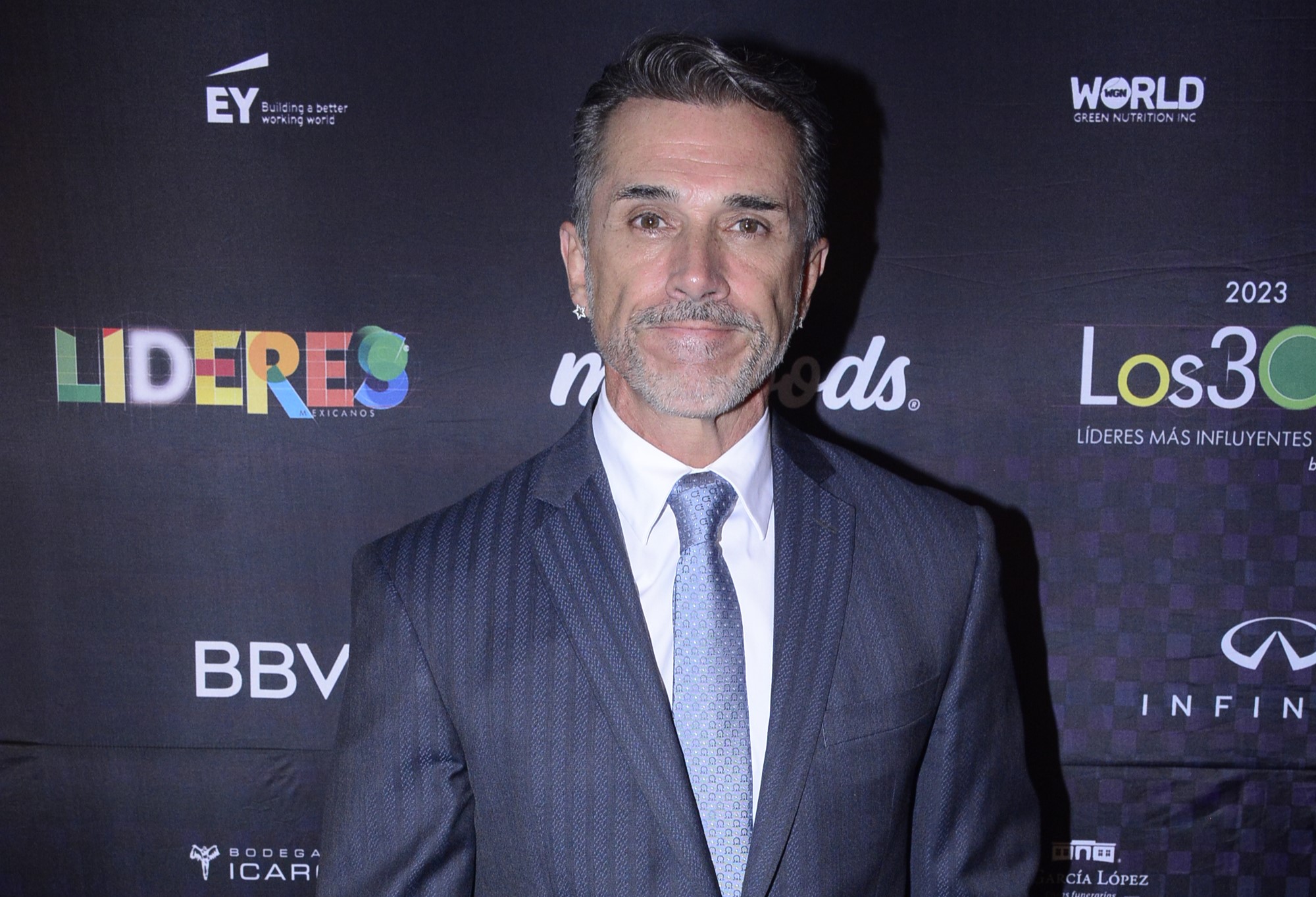 Lanza Sergio Mayer reto a la periodista Anabel Hernández