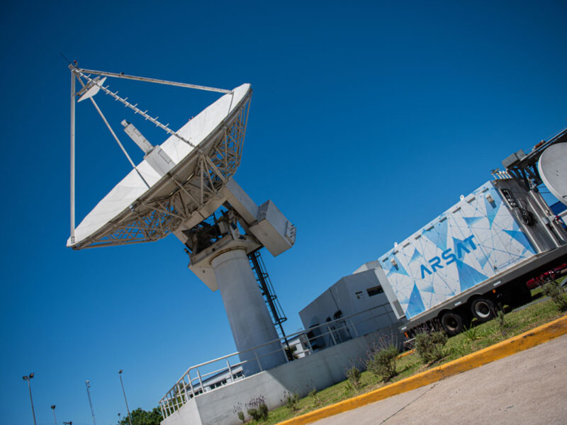 Gobierno de Milei avanza en venta de ARSAT a Claro de Slim