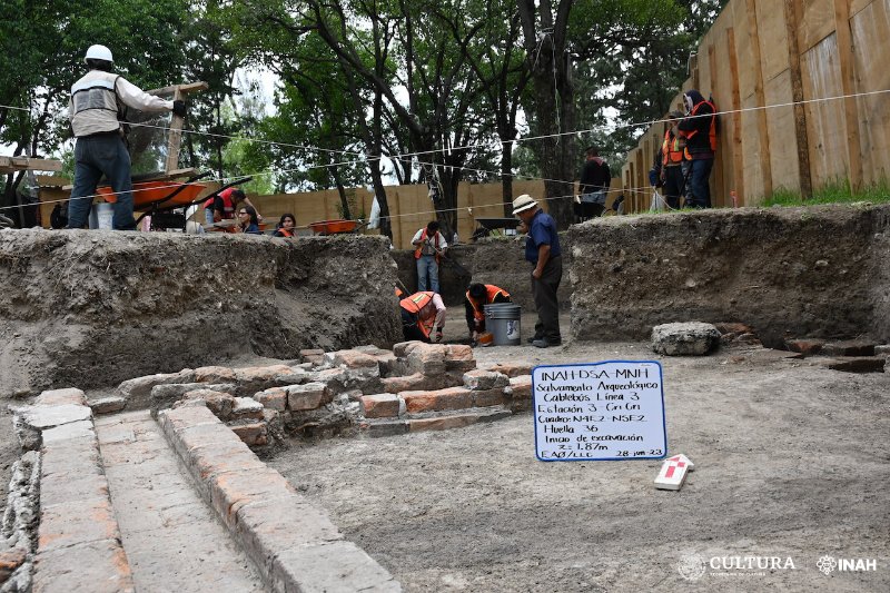 Descubren fosas funerarias en el Bosque de Chapultepec