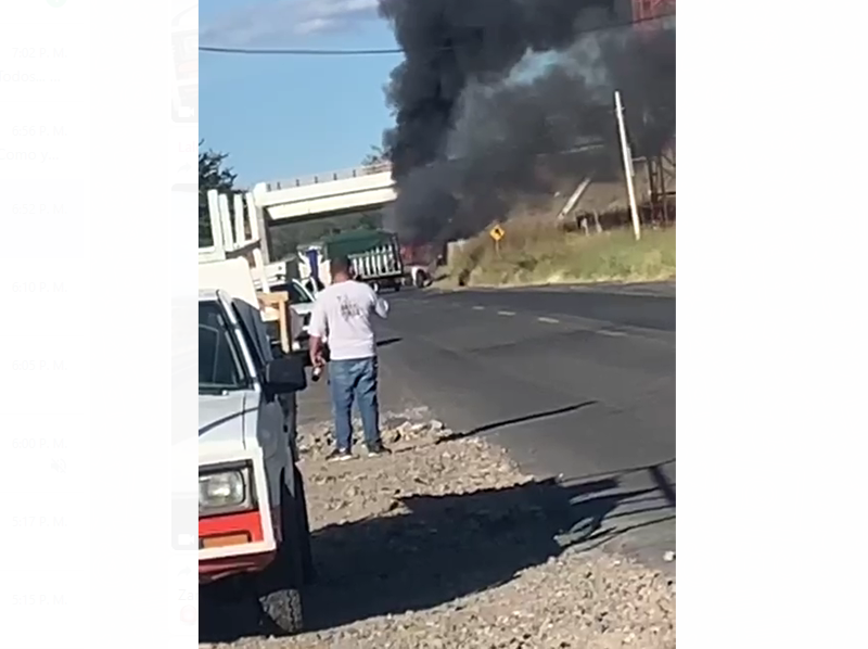 Reportan incineración de vehículos en los accesos a Zamora