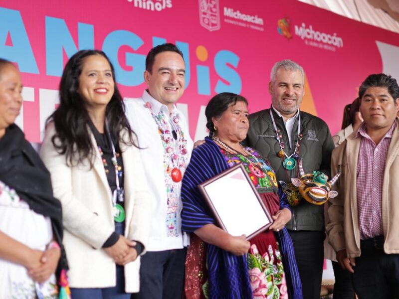 Artesanos michoacanos recibieron premios