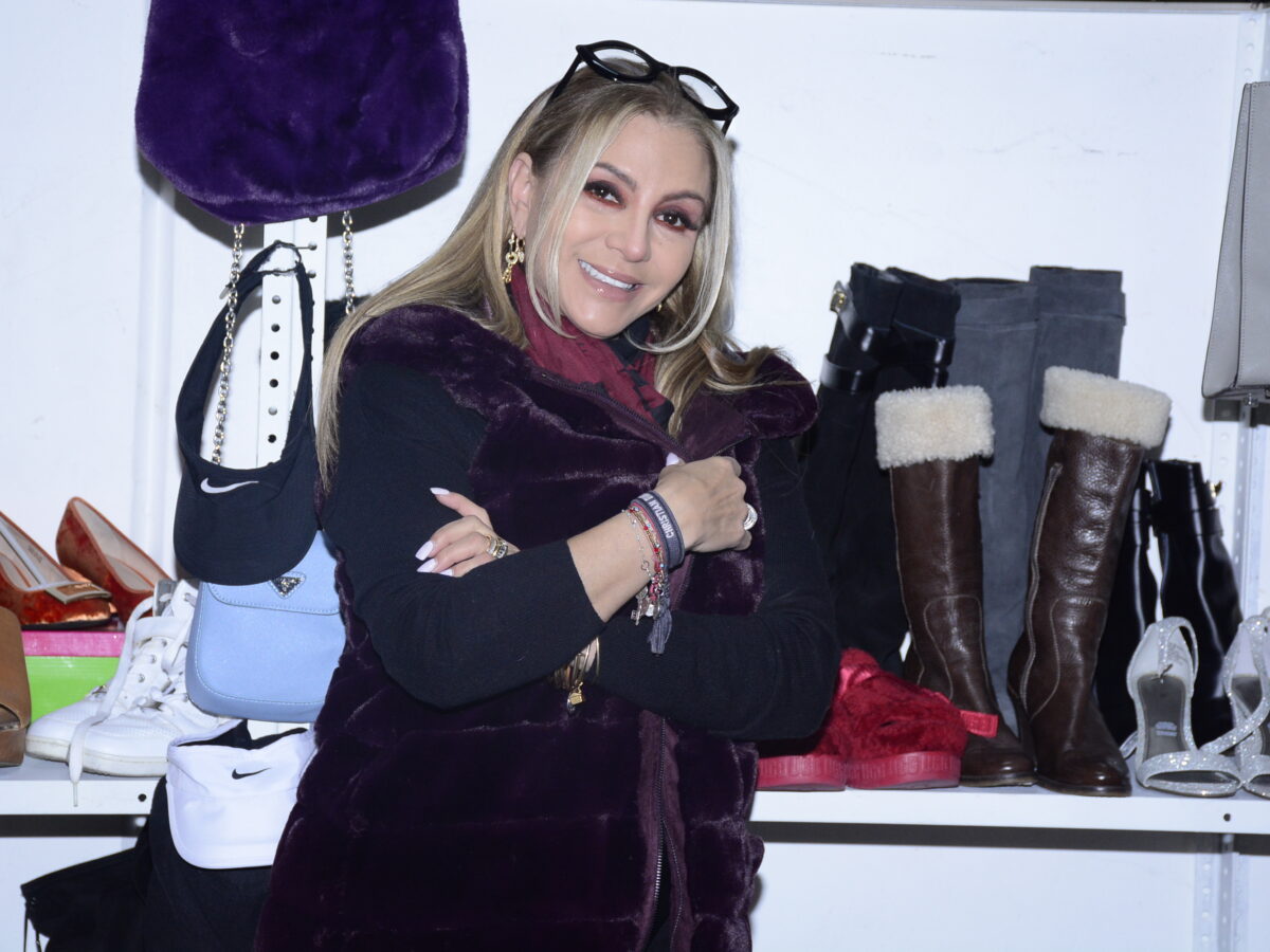 Cree Daniela Castro que su padre reencarnó en su mascota