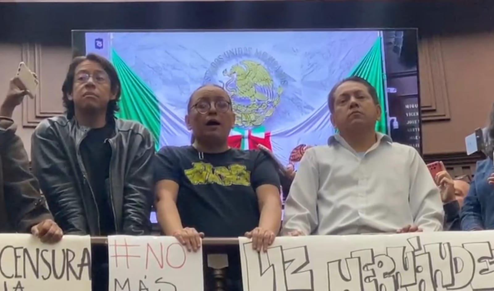 Periodistas se manifiestan contra el uso de recursos legales para censurar la libertad de expresión