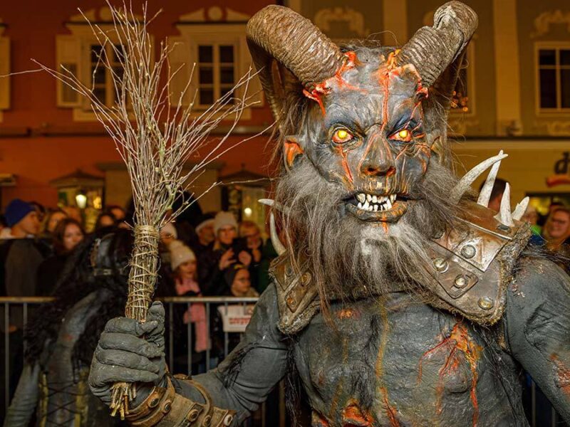 ¿Quién es Krampus y por qué los niños le temen?