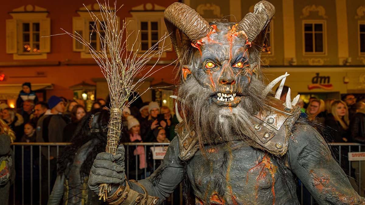 ¿Quién es Krampus y por qué los niños le temen?