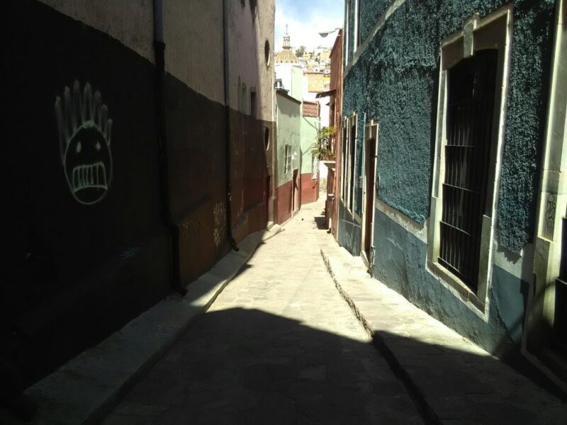 Asaltaban turistas en callejones de Guanajuato: cae banda