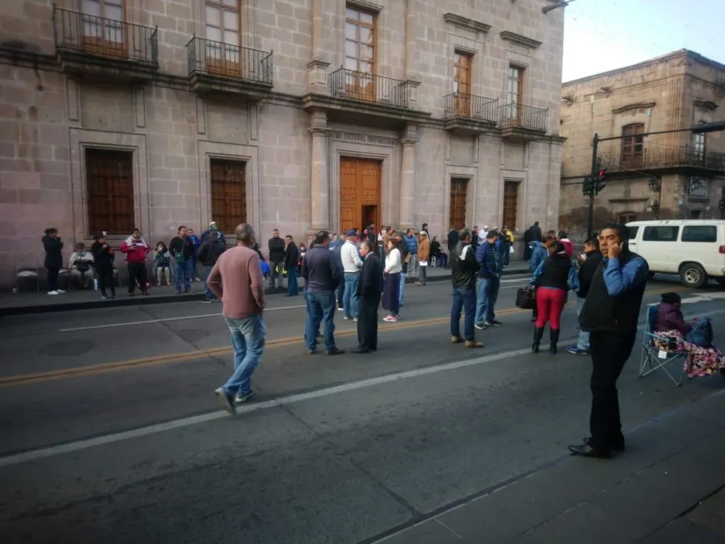 SUEUM plantón Colegio de San Nicolás