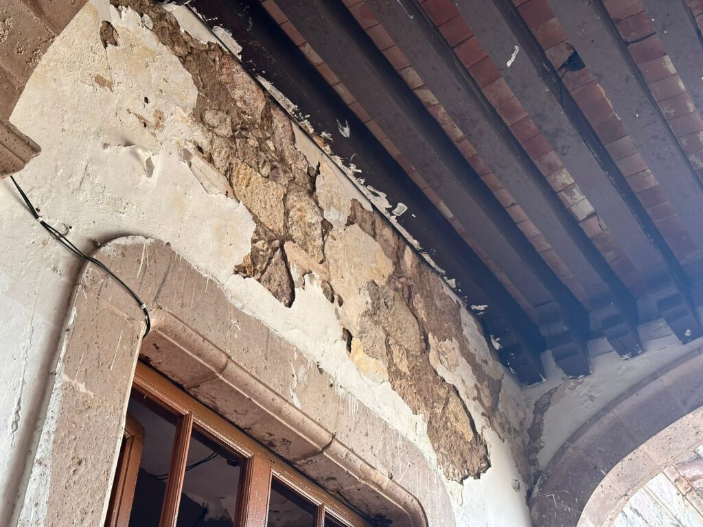 deterioro edificio desalojar UMSNH