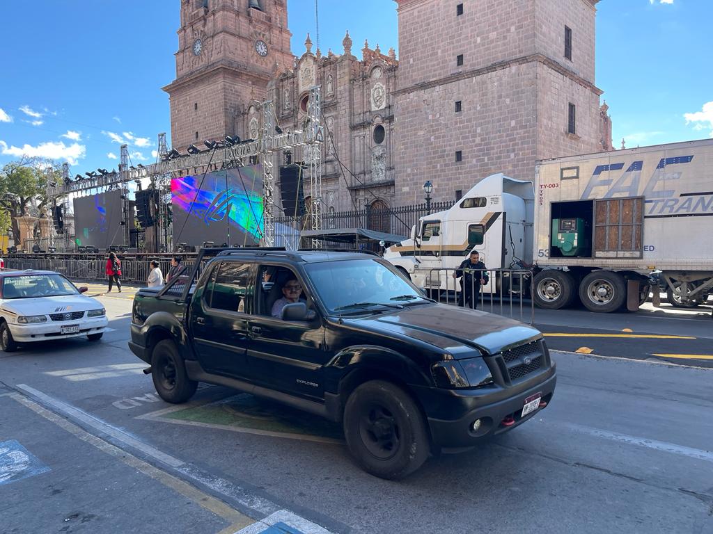 Tráfico restringido frente a la Catedral por preparativos de Cabalgata de Reyes