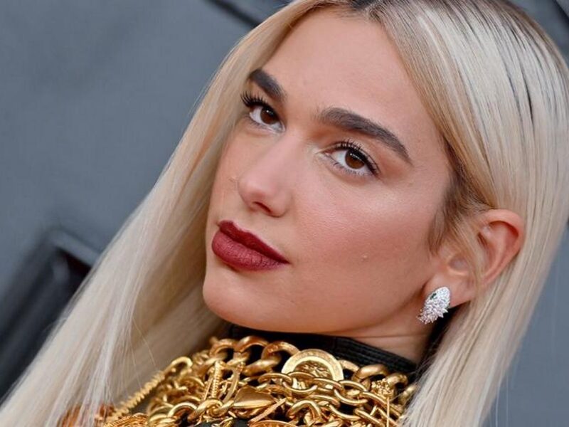 Dua Lipa presume su cambio de look