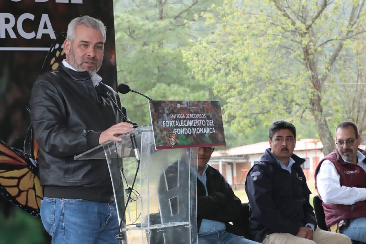 Entrega Bedolla fondo de la mariposa monarca