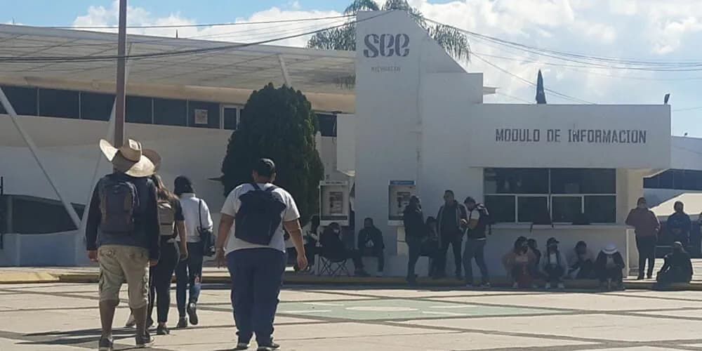 Exhibe SEE títulos falsos de normalistas que buscan plaza