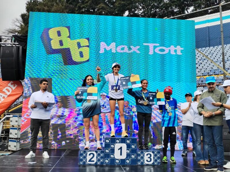 Gaby Flores Atleta Michoacana Subcampeona del medio maratón Max Toot en Guatemala