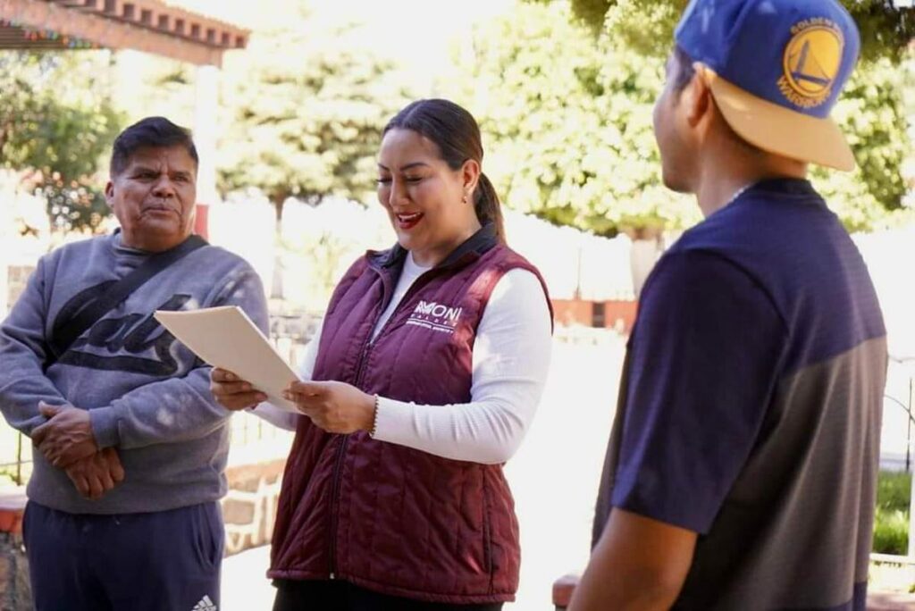 Habitantes de Zacapu Reconocen Trabajo de Mónica Valdez