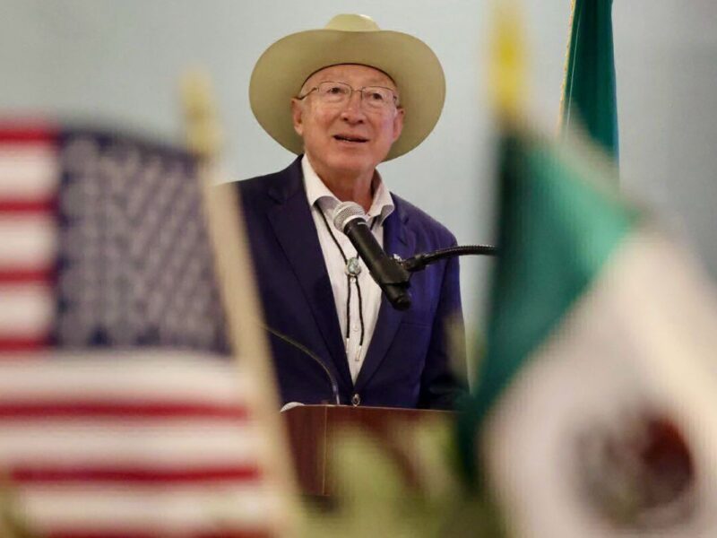 Ken Salazar descartó que armas de EU estén en tráfico en la frontera