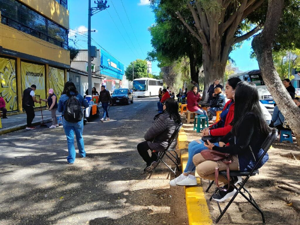 Mantienen manifestación en el PRD