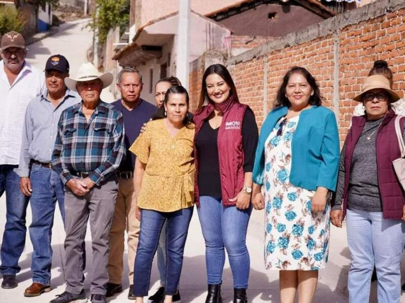 Reconocen compromiso de Mónica Valdez