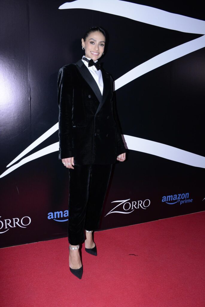Renata Notni acudió a la alfombra de "Zorro"