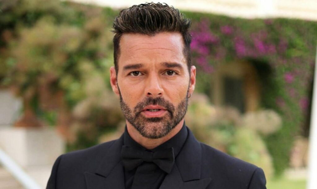 Ricky Martin aún no reacciona a Danilo Carrera