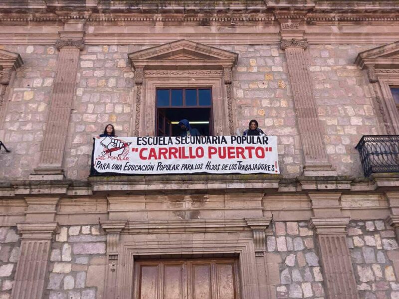 Secundaria Popular Carrillo Puerto se niega a dejar edificio