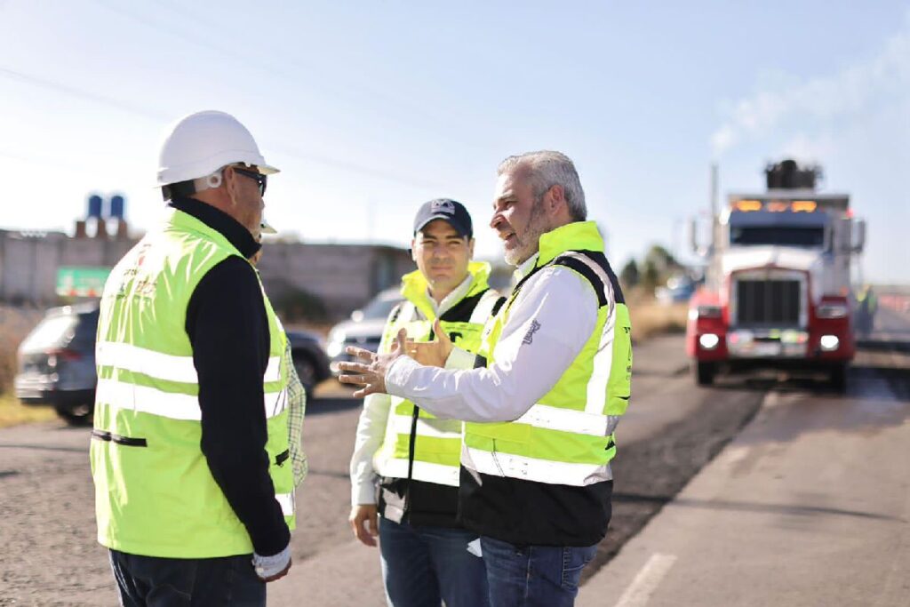 supervisan construcción de autopista Maravatío-Zitácuaro