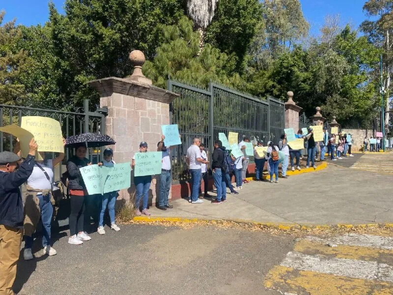 Trabajadores protestaron en Casa de Gobierno en evento presidido por la UNIVIM