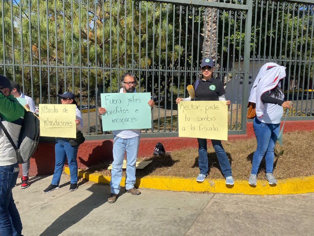 Trabajadores protestaron en evento presidido por la UNIVIM