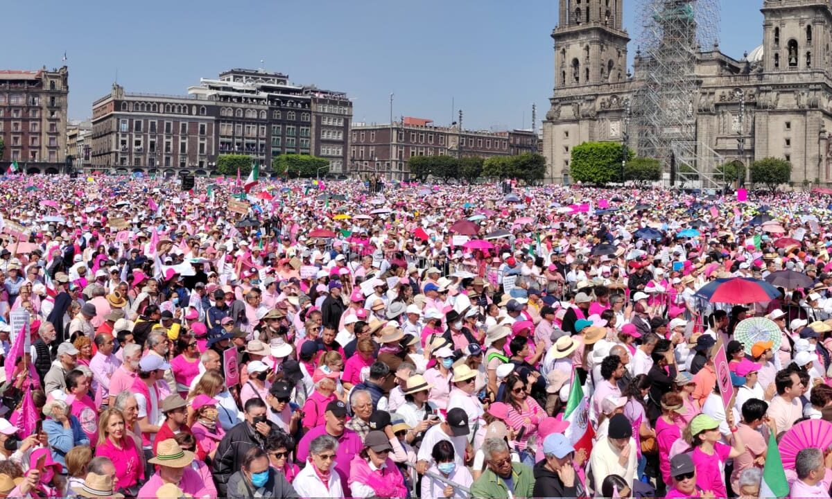 Marcha por la Democracia lanza gritos de crítica contra AMLO