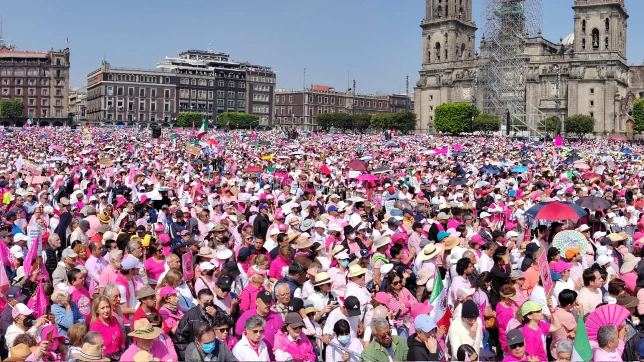 Marcha por la Democracia lanza gritos de crítica contra AMLO