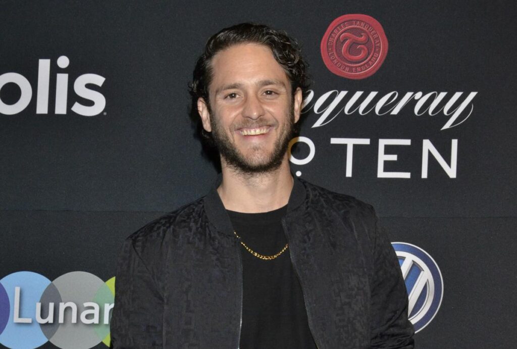 Adrián Uribe parodia con Uckermann Premios lo Nuestro