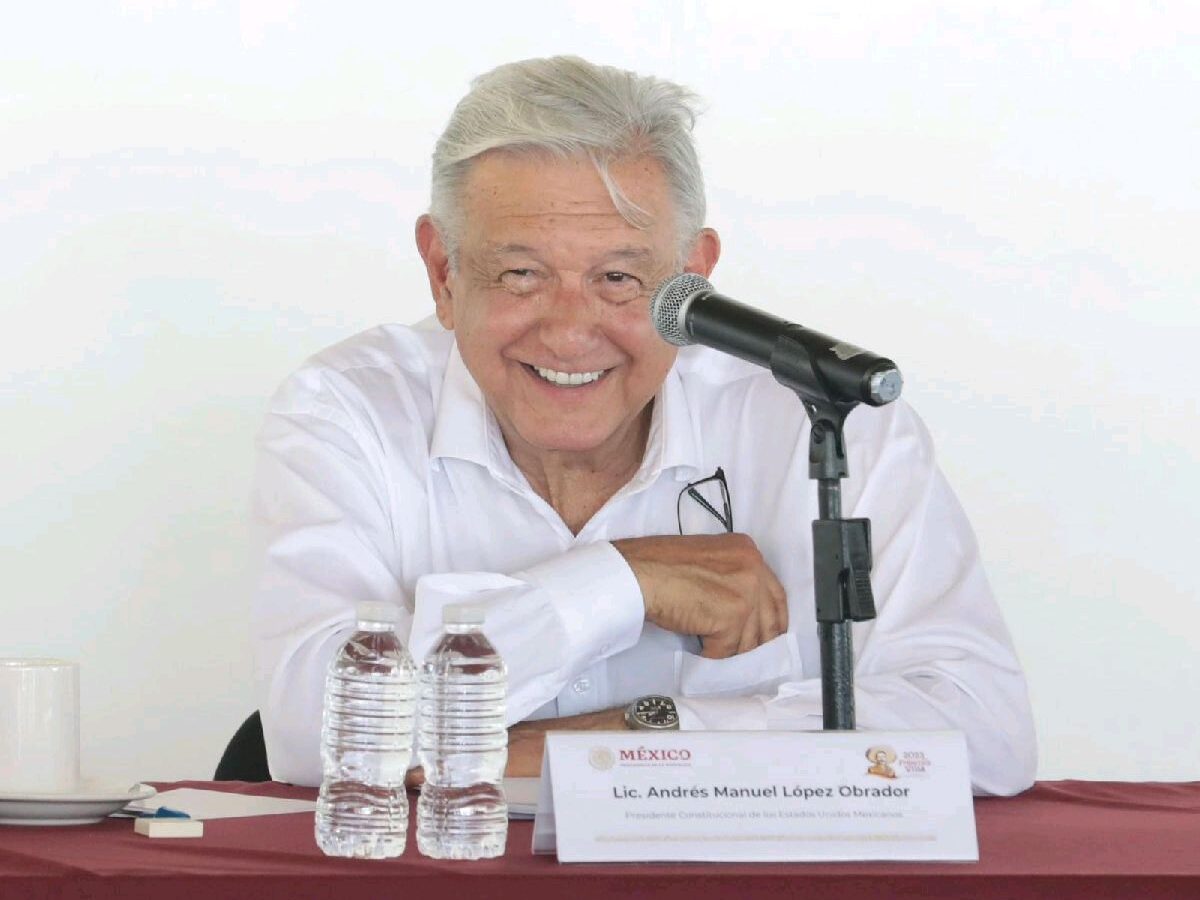 AMLO garantiza federalización de nómina del magisterio de Michoacán