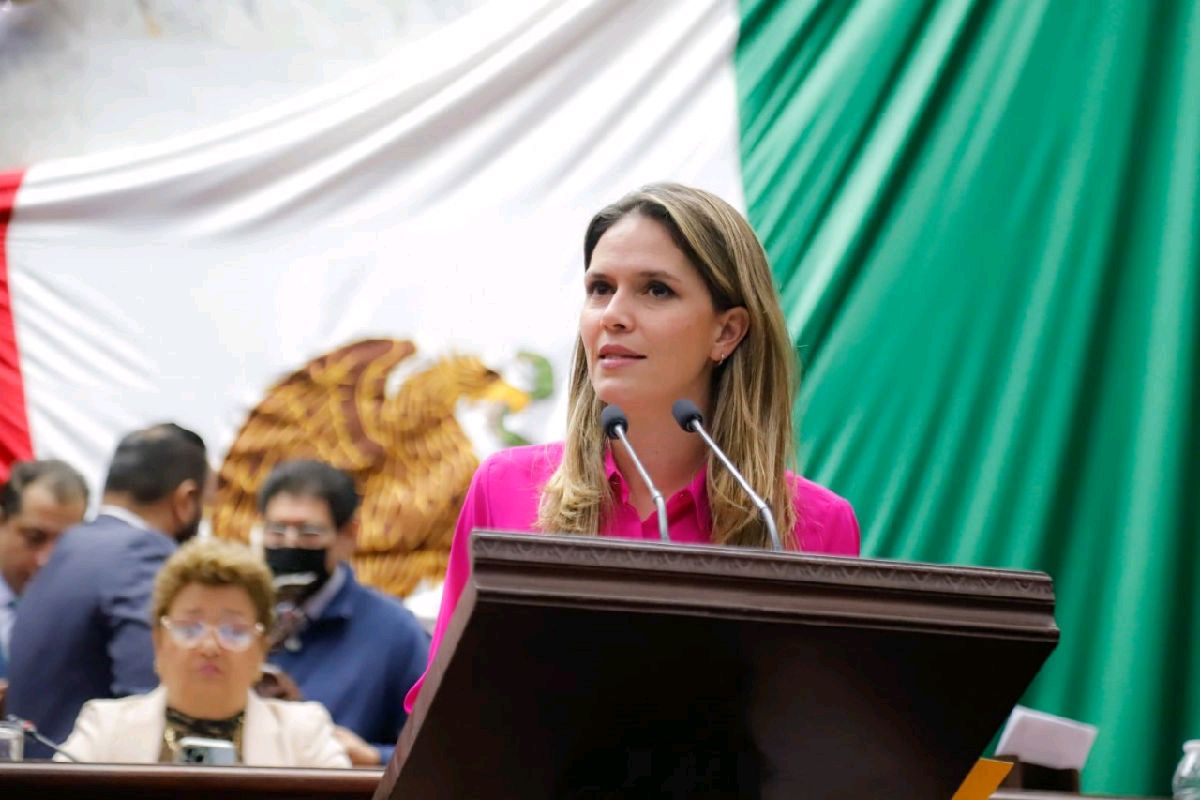 Daniela de los Santos impulsa capacitación para servidores públicos