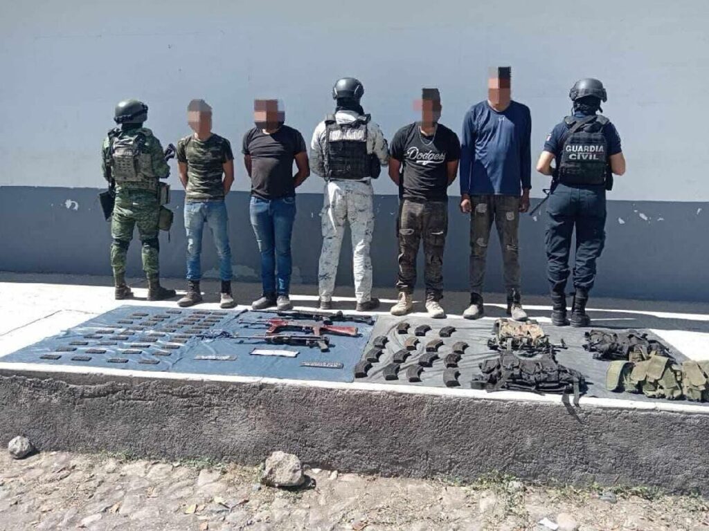 Detención de célula delictiva en La Huacana con armamento