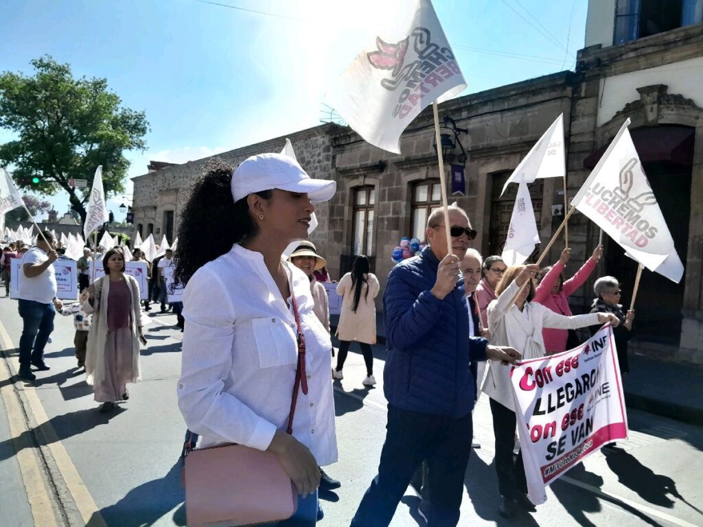 Edna Díaz salió a la marcha en Morela