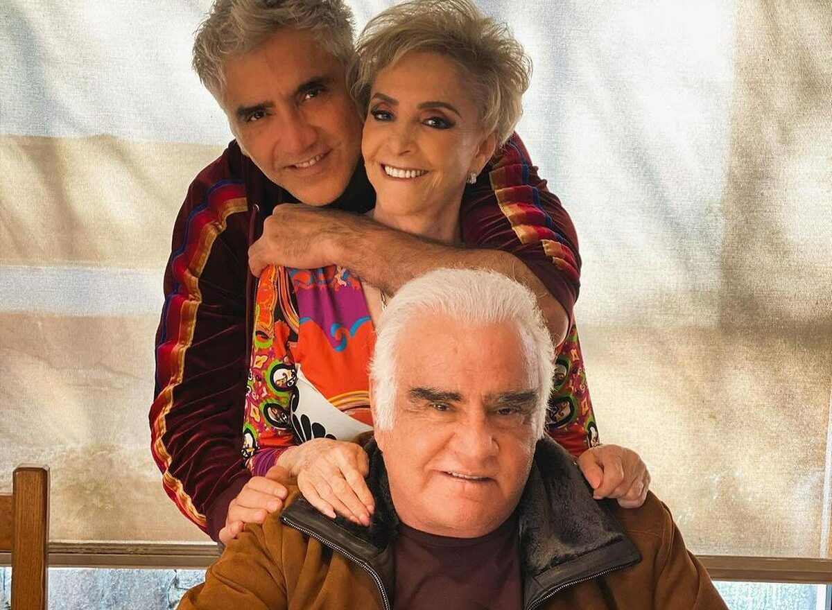 Familia de Vicente Fernández lo recuerda en su cumpleaños