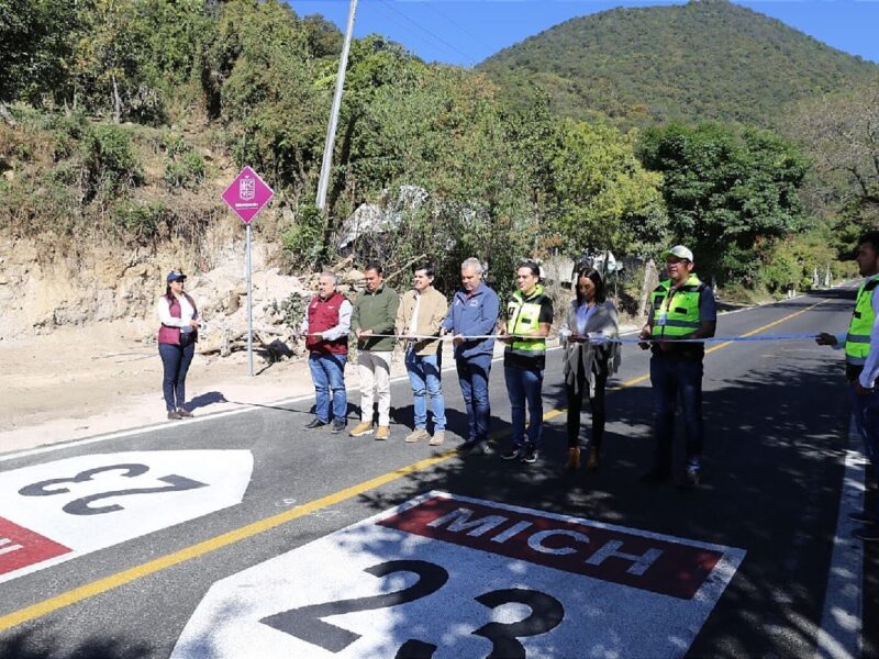 Gobierno de Michoacán da inauguración de carreteta en el oriente
