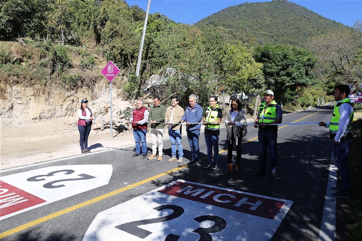 Gobierno de Michoacán da inauguración de carreteta en el oriente