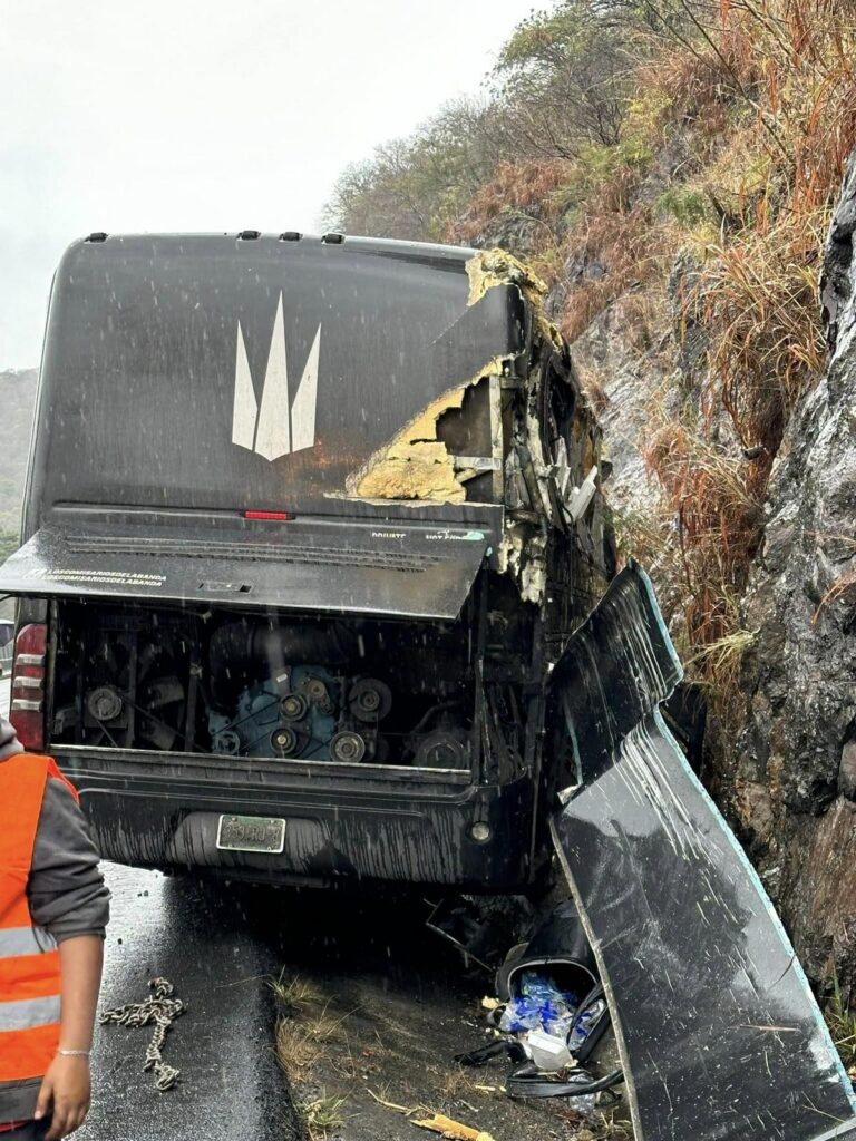 Incendio autobús de Gerardo Ortiz 1