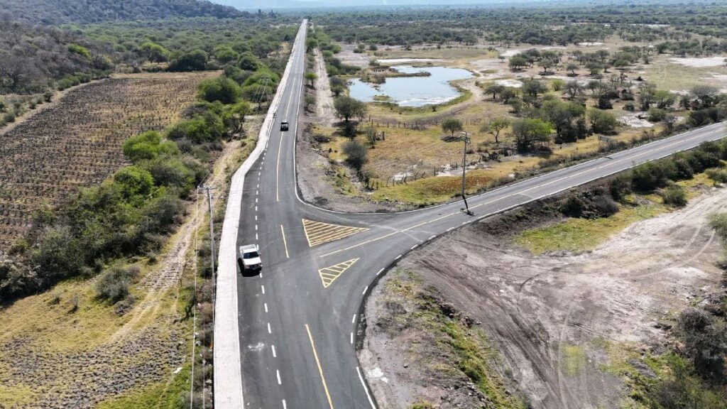 Infraestructura carretera Venustiano Carranza Michoacán