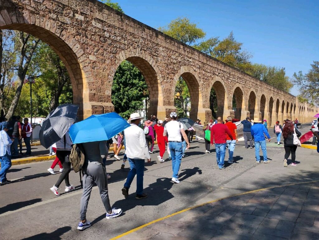 la marcha de la CNTE se realizan en el centro de Morelia