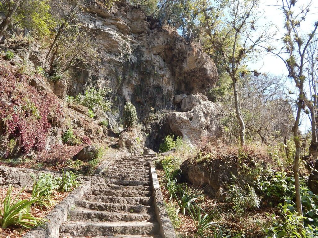 Lugares reales embrujados en Michoacán grutas