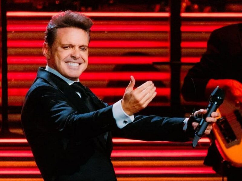 Luis Miguel aparece feliz junto a Paloma Cuevas