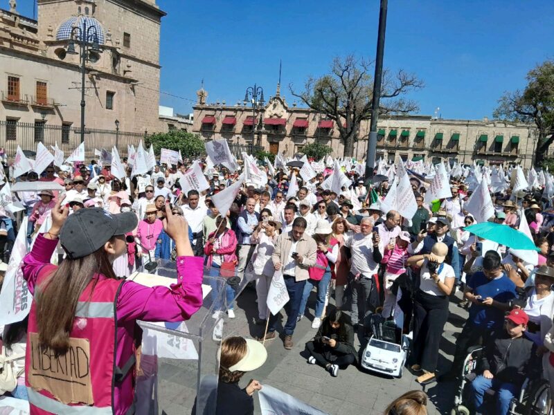 marcha por la democracia en Morelia critica gobierno de AMLO