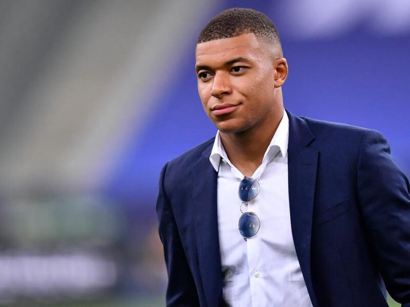 Mbappé firma contrato con Rel Madrid