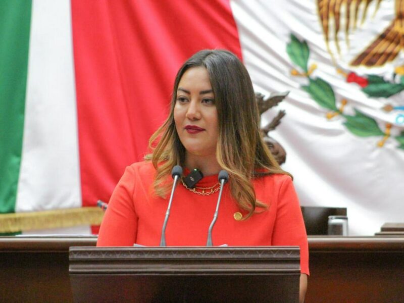 Mónica Valdez poner freno a retenes en Zacapu