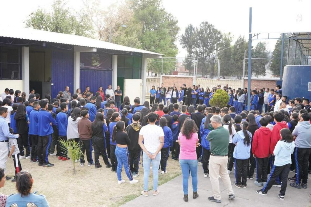 Mónica Valdez y el desarrollo juvenil en Zacapu acto gente